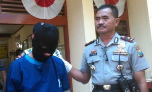 Marlius tersangka pencabulan saat di Polsek Tambaksari Surabaya