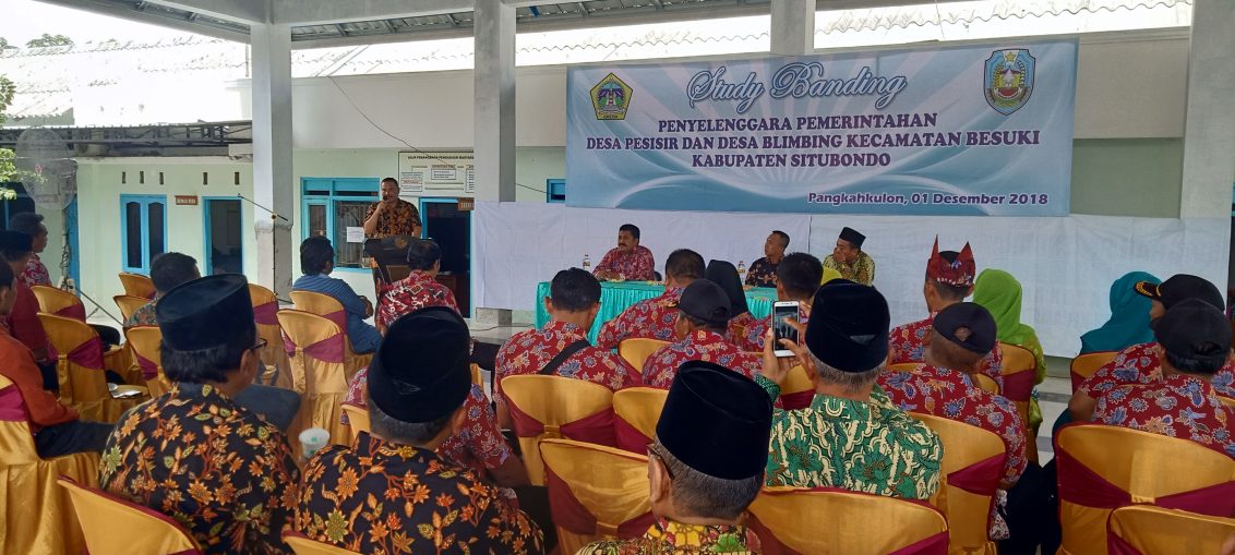 Kepala Desa Pangkah Kulon Achmad Fauron saat sambutan penerimaan rombongan dari Desa Pesisir dan Blimbing Situbondo.