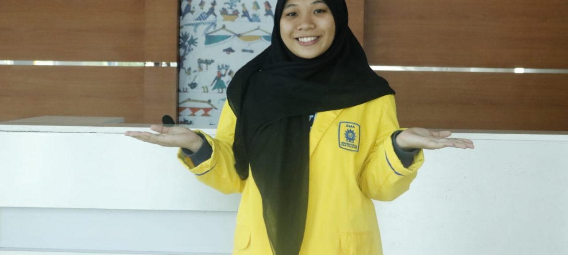 Nanik Rahmawati Fuadah Guru Kimia sekaligus pendamping dalam ajang lomba Olimpiade Pahlawan Sains Indonesia.