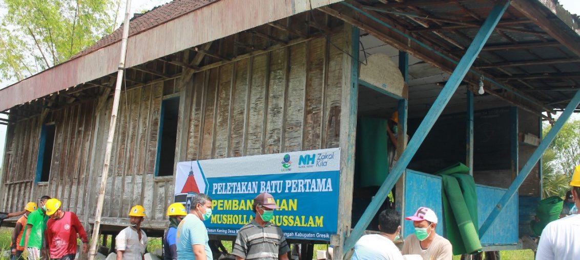 NH Zakatkita dan Lazis PJB Gresik membangun total musala tertua di Bungah.