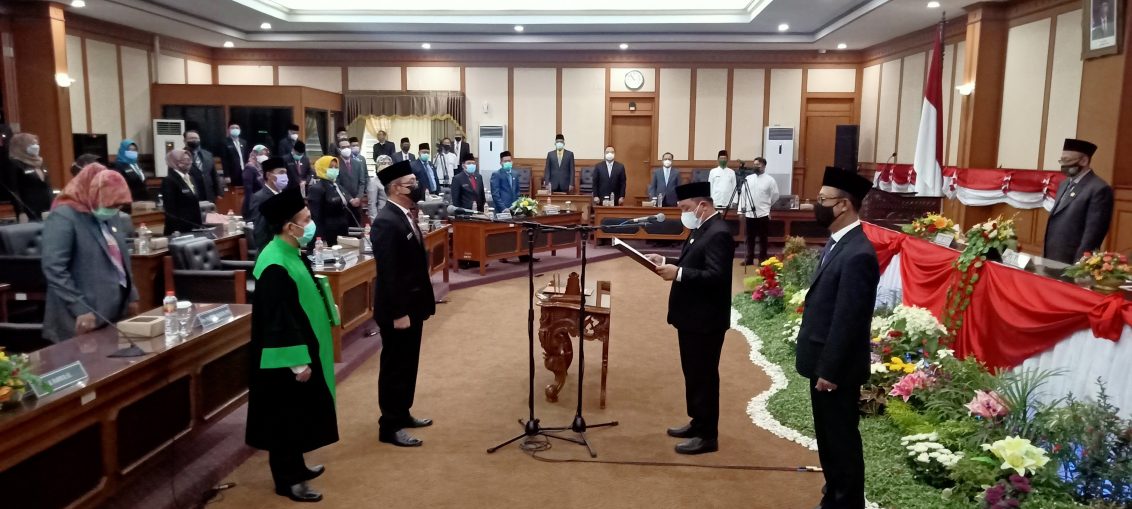 PAW Anggota Fraksi Gerindra Ahmad Ubaidi di Ruang rapat Paripurna DPRD Gresik
