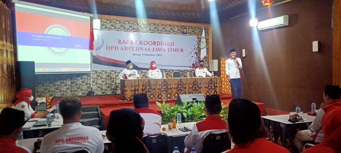Agus Budi Sampurno saat memberikan sambutan Rakorda DPD Abpednas di Kampung Coklat Blitar.