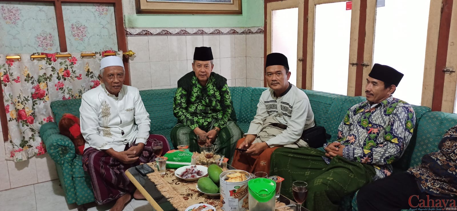 Dari kiri ke kanan, KH kusyairi (Rois Syuriah MWC Duduksampeyan, KH Thohurin (Ketua Tanfidziyah MWC NU Wringinanom), Nafisul Athok (MWC Ujungpangkah dan Ustadz Halim (MWC Panceng).
