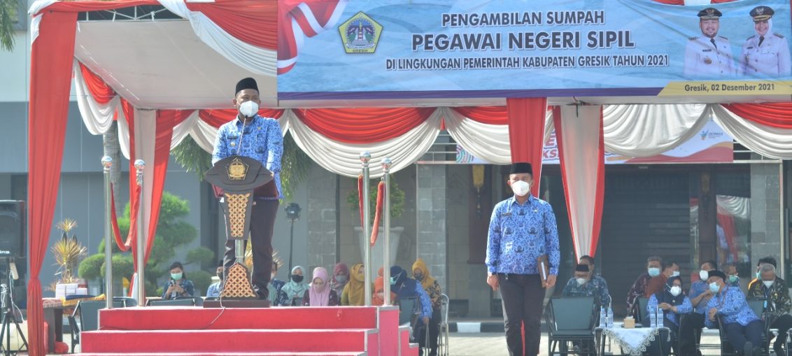 Bupati Gresik Fandi Akhmad Yani memimpin Pelantikan dan Pengambilan Sumpah Pegawai Negeri Sipil di lingkungan Kabupaten Gresik