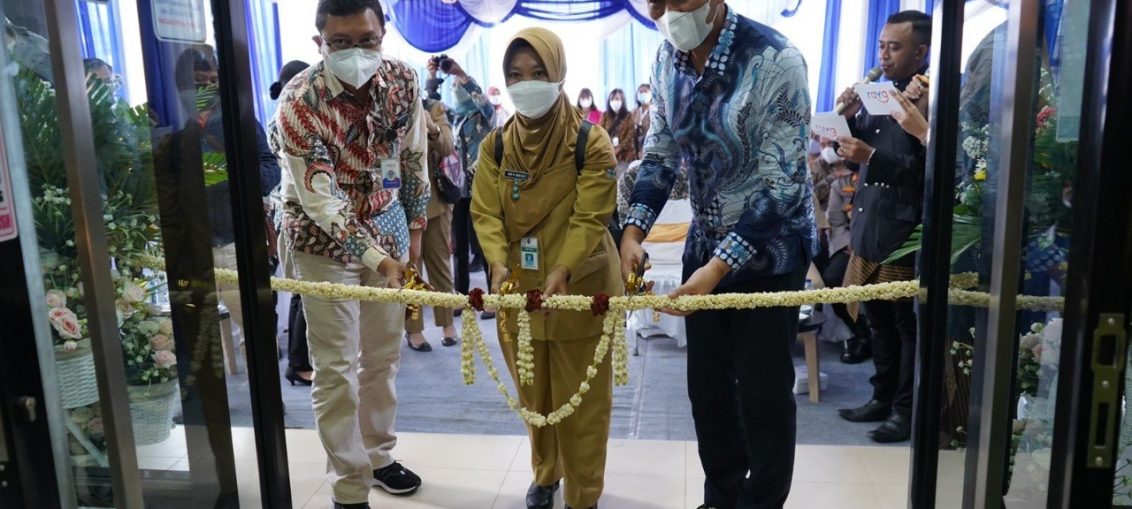 Pembukaan Community Branch PT Bank Raya Indonesia Tbk (Bank Raya) di Kota Temanggung, Jawa Tengah, pada hari Selasa (18/01/2022). Selain di Temanggung, Bank Raya juga akan membuka community branch di dua kota, antara lain Magelang dan Malang pada tanggal 19 dan 21 Januari 2022.