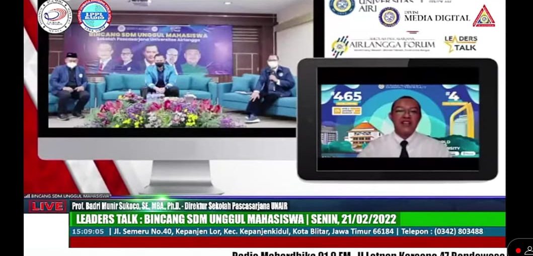 Bupati Gresik Fandi Akhmad Yani dan Ketua Umum Partai Demokrat Agus Harimurti Yudhoyono (AHY) saat menjadi pembicara Leader Talk dengan tema Bincang SDM Unggul Mahasiswa Sekolah Pascasarjana Universitas Airlangga. di Gedung Kampus Pascasarjana Unair Kampus B, hari Senin (21/02/2022).