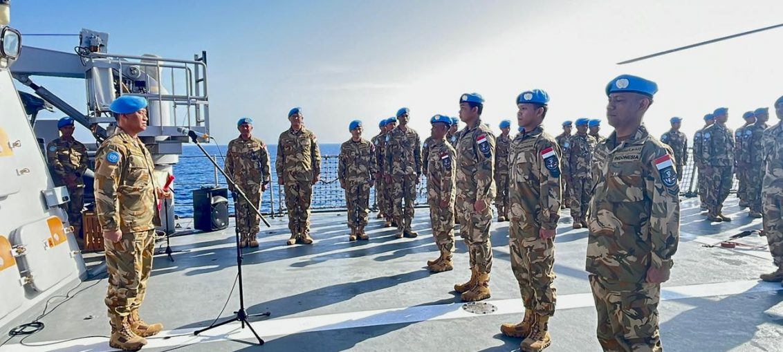 Letkol Laut (P) Abdul Haris selaku Komandan Satgas MTF TNI Konga XXVIII-M/UNIFIL memimpin langsung acara kenaikan pangkat empat prajurit Satgas