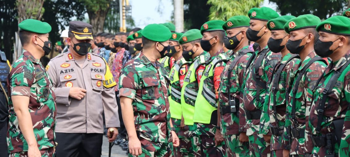Giat Apel Gelar Pasukan TNI Polri di halaman Pemkab Gresik