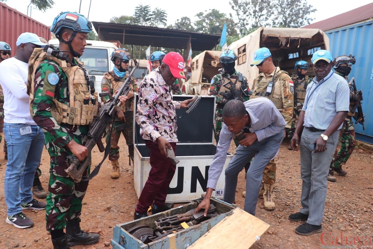 Kelompok Milisi RM Mabala saat menyerahkan diri ke Satgas BGC Konga TNI XXXIX-D Monusco di Desa Nyalubemba, Kongo Afrika, Selasa (10/5/2022).