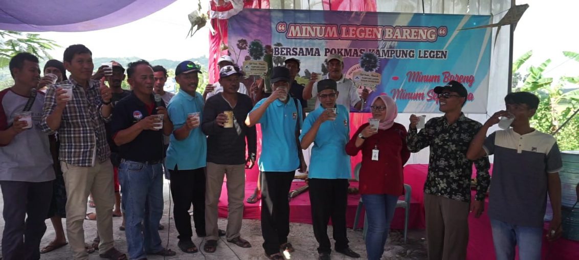 Abdullah Hanif salah satu warga yang datang untuk merasakan minuman Legen dari Dusun Shoberoh, Desa Delegan, Panceng Gresik.