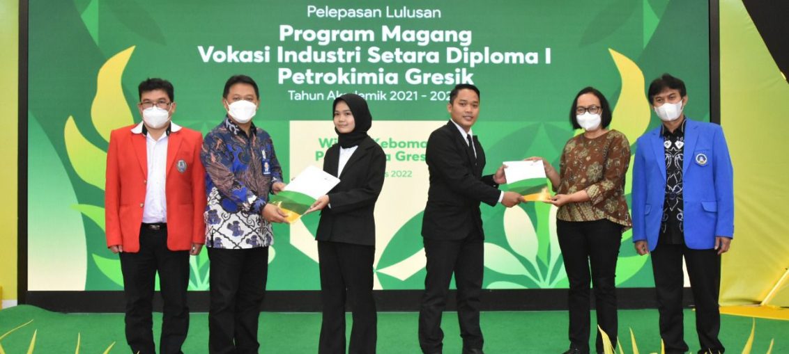 Petrokiimia Gresik kembali melahirkan SDM unggul tanah air dengan mencetak 40 lulusan Diploma 1 siap kerja. Puluhan mahasiswa ini diwisuda di Gresik, Jawa Timur, Jumat (26/8/2022),
