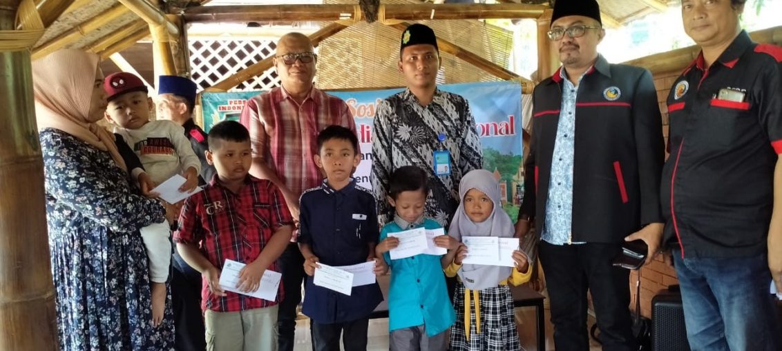 pelatihan jurnalistik bagi pelajar SMP dan SMA, dan santunan anak yatim di Wisata Alam Gosari (Wagos), Kecamatan Ujungpangkah, pada Sabtu (27/8/2022).