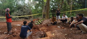 Warga Desa Gosari Kecamatan Ujungpangkah Kabupaten Gresik Jawa Timur menemukan situs purbakala yang diduga peninggalan kerajaan Majapahit.