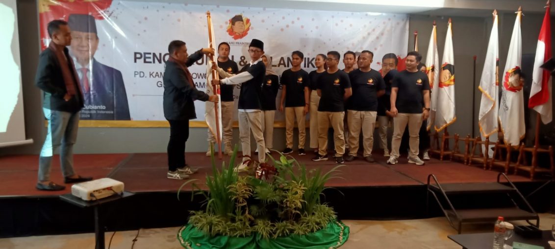 4 Pimpinan Cabang KAMI (Gresik, Lamongan, Surabaya, dan Sidoarjo) dilantik dan dikukuhkan oleh Ketua Pimpinan Pusat (PP) KAMI Prabowo, Bahtiar Sebayang, pada Kamis (8/12/2022).