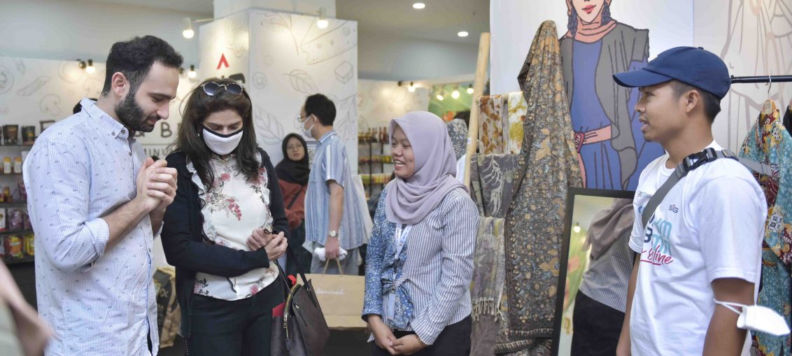 SIG berpartisipasi pada acara “Bazar UMKM Untuk Indonesia 2023” yang digelar Kementerian BUMN pada 26 hingga 29 Januari 2023, di Gedung Sarinah, Jakarta dengan mengikutsertakan 32 UMKM dengan usaha kuliner, kriya, fesyen dan kecantikan.