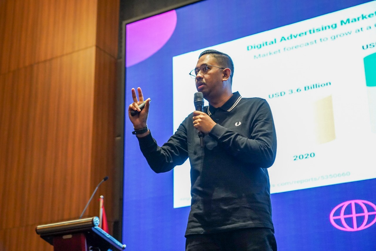 CEO Volare Advertising Network, Pradhana Harsaputera Sidharta menjelaskan tantangan terkini yang dihadapi agensi dan juga media massa online mainstream maupun lokal.